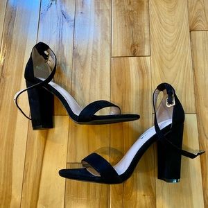Size 7.5 Fashion Nova heels